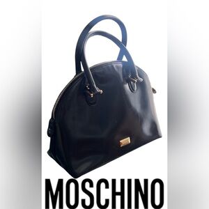 Vintage small MOSCHINO black zippered handbag 80’s Leatherer Made in Italy 🇮🇹❤️